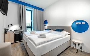 Tempat tidur dalam kamar di Hotel Active Stadium