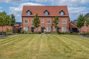 Aed väljaspool majutusasutust The Middle House by Big Skies Cottages