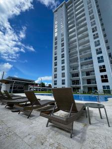 Bazén v ubytování Luxury Condo at Viva Jaco Residence nebo v jeho okolí