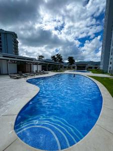 Bazén v ubytování Luxury Condo at Viva Jaco Residence nebo v jeho okolí