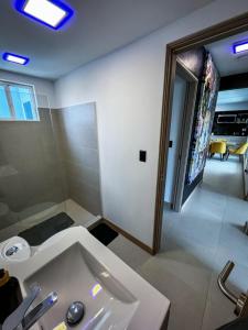 Postel nebo postele na pokoji v ubytování Luxury Condo at Viva Jaco Residence