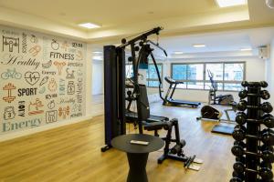 a gym with several tread machines in a room at Studio Completo Consolação - Metro Higienopolis-Mackenzie in Sao Paulo