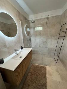 Apartment with the view and private garden的一间浴室