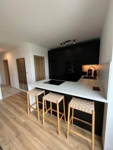 Apartment with the view and private garden的厨房或小厨房