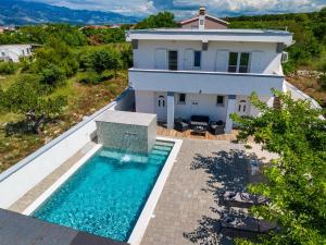 Bazén v ubytovaní Villa La Pieda alebo v jeho blízkosti