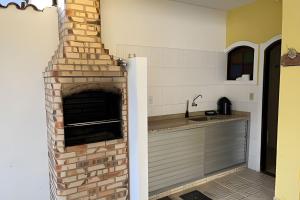 Η κουζίνα ή μικρή κουζίνα στο Casa de Praia - Vá a pé pra praia!