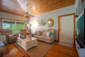 a living room with a couch and a table at Blackbeard`s Hideaway in Key West