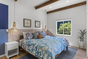 Voodi või voodid majutusasutuse 4BD Home in the Heart of Little Italy toas