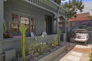 Aed väljaspool majutusasutust 4BD Home in the Heart of Little Italy