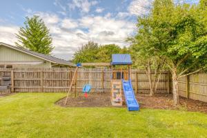un parco giochi con scivolo blu in un cortile di Monmouth Family Retreat - Pet Friendly, Play Areas, Hot Tub, Game Room a Monmouth