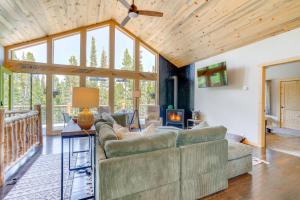 Μια τηλεόραση ή/και κέντρο ψυχαγωγίας στο 24-0082 Fairplay Cabin Hike, Fish, Ski!