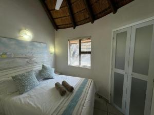 Giường trong phòng chung tại Banana Beach Club C16 +20 ảnh