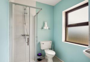 Koupelna v ubytování Glynsk Pier Cottage + 21 fotografií