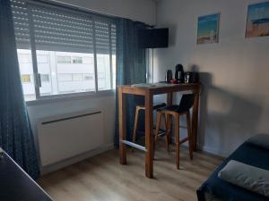 Kuchyňa alebo kuchynka v ubytovaní Studio la Salicorne au Sables d'Olonne