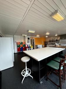 Kuchyň nebo kuchyňský kout v ubytování Bergen Hostel Montana