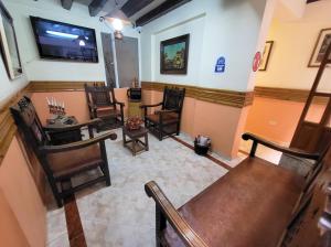 TV a/nebo společenská místnost v ubytování Hotel Ambala Bogota Colonial