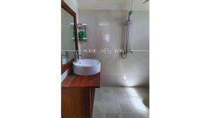 Ένα μπάνιο στο Villa Tumbo