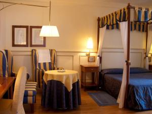 A bed or beds in a room at Hotel Casale