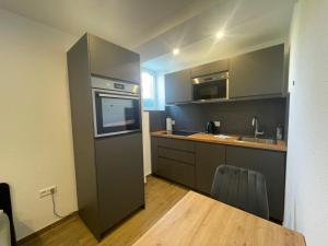 Kuchyň nebo kuchyňský kout v ubytování Apartments Metzingen Panoramablick