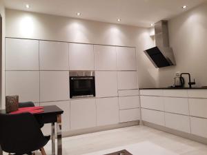 Η κουζίνα ή μικρή κουζίνα στο Moderne leilighet nær sentrum