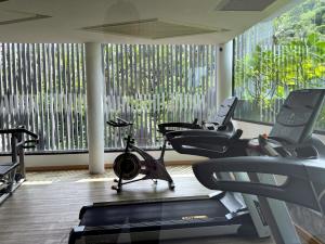Spordikeskus ja/või sportimisvõimalused majutusasutuses Sea view apartment at Aristo2 by Lofty