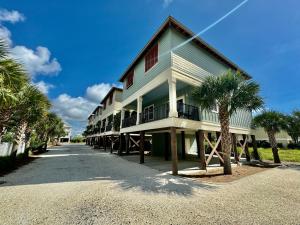 Το κτήριο όπου στεγάζεται  η παραθεριστική κατοικία