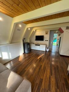 a living room with a couch and a flat screen tv at La casina di Ginevra in Marina di Massa