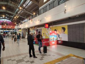 Tetamu yang menginap di Larkin bus terminal Doraemon Home by YHA