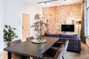 TV/trung tâm giải trí tại Xxl Loft With Bath Located Stadsvilla