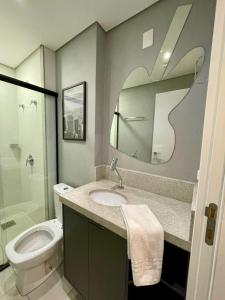 Et badeværelse på Luxury Collection Studio Hard Rock Cafe + 26 billeder