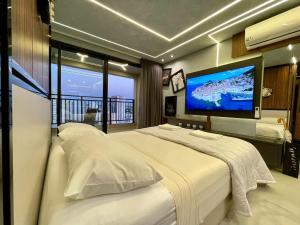 En eller flere senge i et værelse på Luxury Collection Studio Hard Rock Cafe