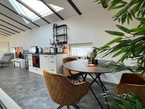 Kuchyň nebo kuchyňský kout v ubytování GLEIS 13 - THE LOFT im ehemaligen Lokschuppen