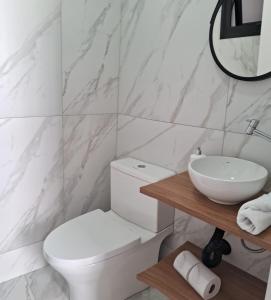 Bilik mandi di Loft moderno em pomerode +7 gambar