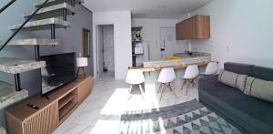 Dapur atau dapur kecil di Loft moderno em pomerode