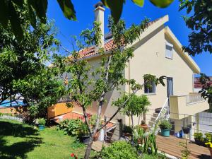 a house with a tree in front of it at Casa Maria in Loures