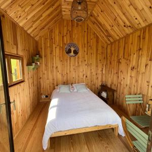 Katil atau katil-katil dalam bilik di Les cabanes au revers du noitel