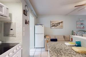 Imagem da galeria de Pass-A-Grille Beach Retreat Unit 8 em St Pete Beach mais 17 fotografias
