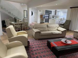 Η κουζίνα ή μικρή κουζίνα στο KBJ House