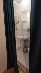 Ein Badezimmer in der Unterkunft Guest House alla Scala