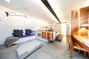 Una cama o camas en una habitación de Hotel Carlota