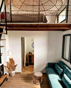 Le perchoir - tiny house avec vue merにあるシーティングエリア