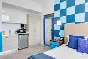 Kuchyň nebo kuchyňský kout v ubytování Luxurious Condo with Rooftop Pool Hot Tub