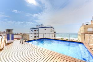 Bazén v ubytování Pool&Beach Apartment Calafell by VM Group nebo v jeho okolí