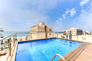 Bazén v ubytování Pool&Beach Apartment Calafell by VM Group nebo v jeho okolí