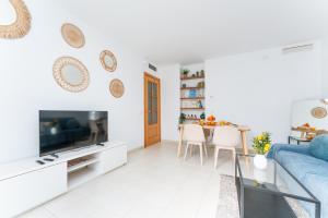 TV a/nebo společenská místnost v ubytování Pool&Beach Apartment Calafell by VM Group