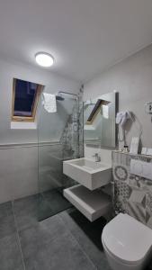 Koupelna v ubytování Hotel Luciano