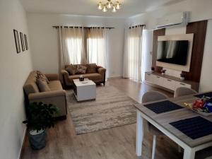 Μια τηλεόραση ή/και κέντρο ψυχαγωγίας στο Tut king Elrehab city