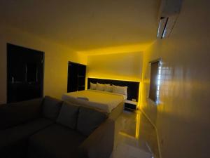 Postel nebo postele na pokoji v ubytování Luxe Apartments Surulere