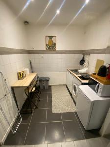 a kitchen with a stove and a washer in it at Sci h3 communes in Montreuil