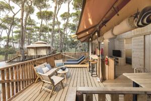 Balkón alebo terasa v ubytovaní ISOLA VERDE Camping Village